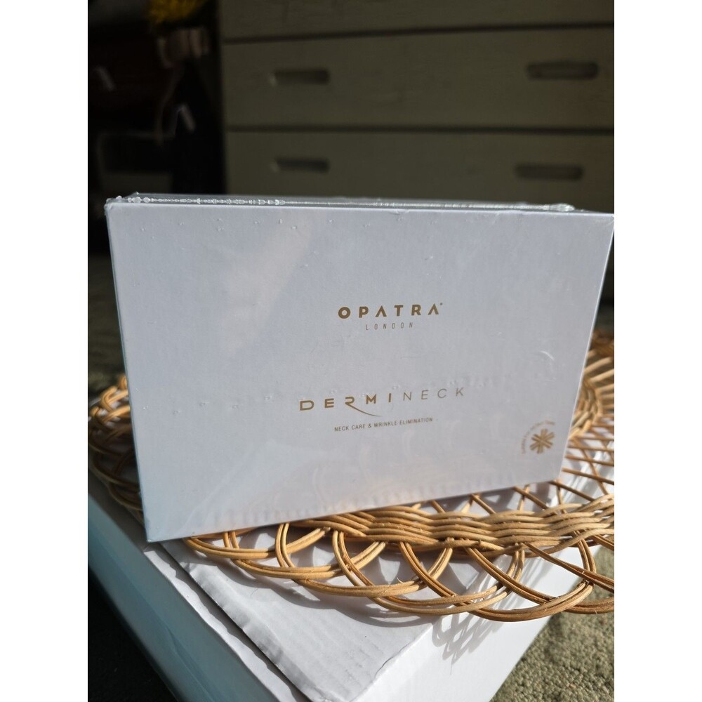 Opatra DermiNeck Light Therapy for Skin Rejuvenation